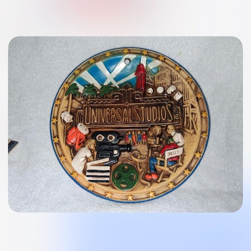 Vintage‎ Universal Studios California Souvenir 3D Decorative Plate
